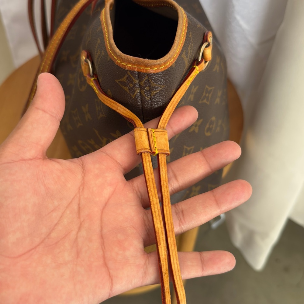 Louis Vuitton Brown Monogram Tote with Tan Trim - Picture 9 of 9